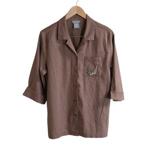 Capacity Women's Linen Blend Giraffe Embroidered Button Down Shirt. Size Large